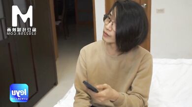 【国产】麻豆传媒作品MDX-0057 照顾步叔的继哥000免费看